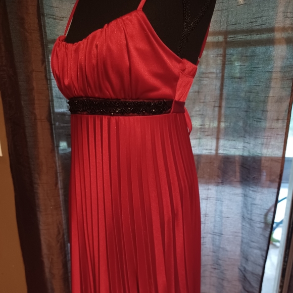 Dress - Picture 3 of 10